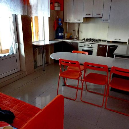 شقة تشيرنيفتسي  في Apart Club Kosmo المظهر الخارجي الصورة